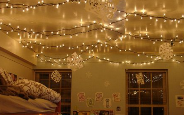 Pencahayaan Langit-langit dengan Lampu Tali